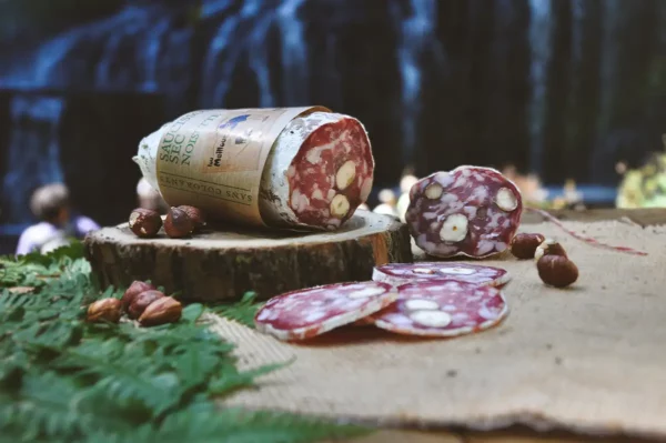 Le saucisson aux noisettes des Salaisons de Montagnac